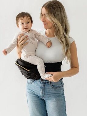 The Tushbaby Hip Carrier in Black & Gold